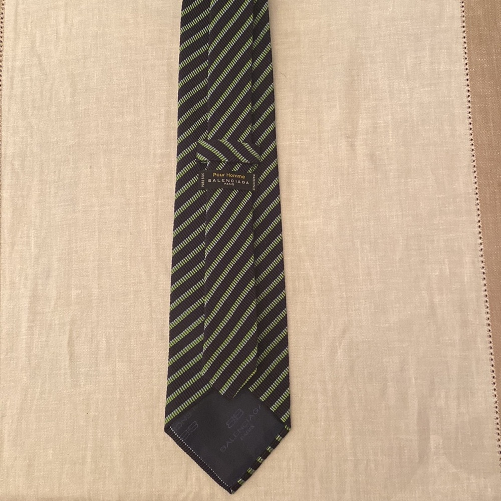 Authentic BALENCIAGA silk tie. - Picture 6 of 8